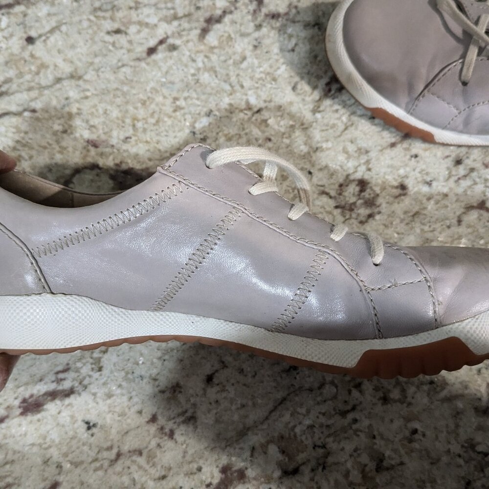 Leather low cut tennis shoes